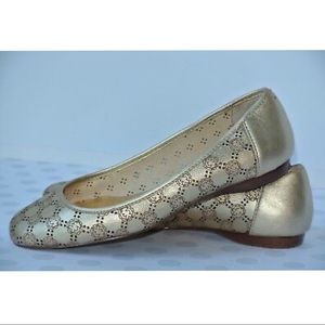 EUC Michael Kors gold flats!